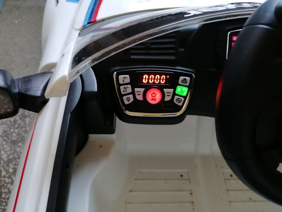 Mașinuța BMW electrică pentru copii