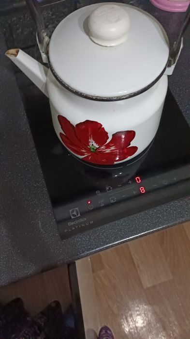 Продам электрическую плиту