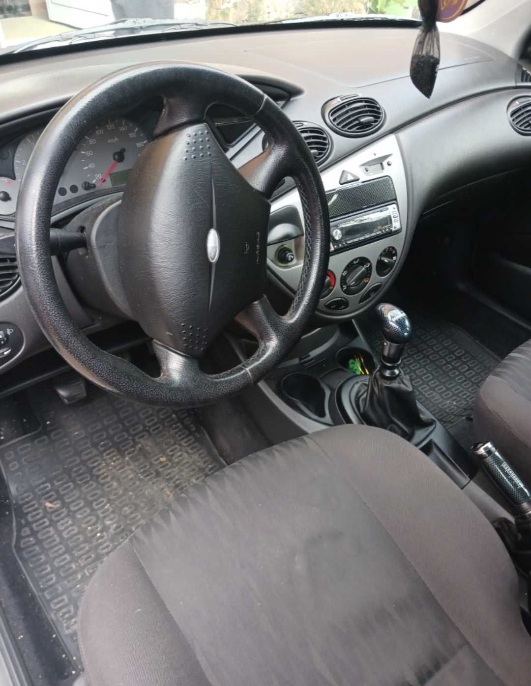 Ford focus автомобил
