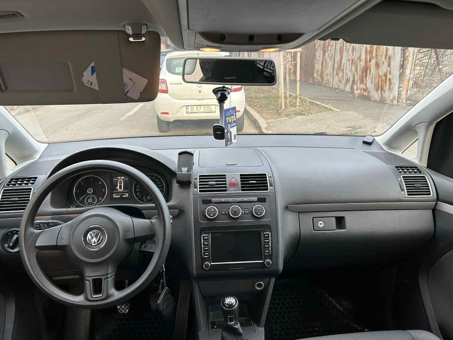 Vând Volkswagen Touran