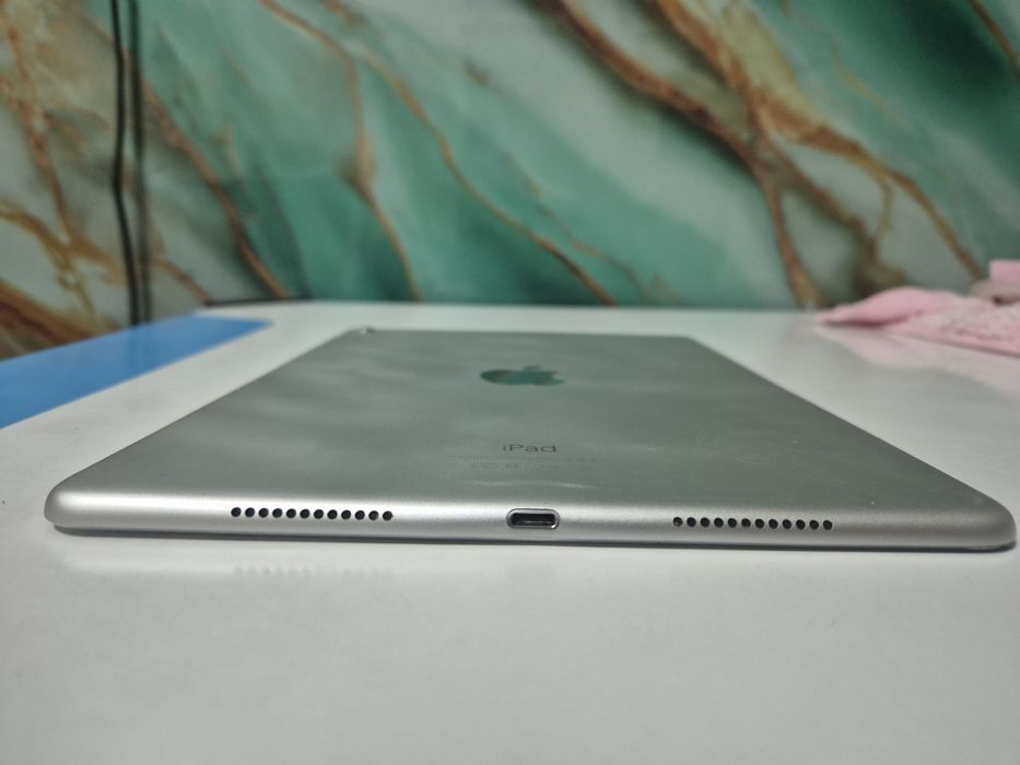 Apple iPad Pro 9.7 MLMP2LL/A 32GB