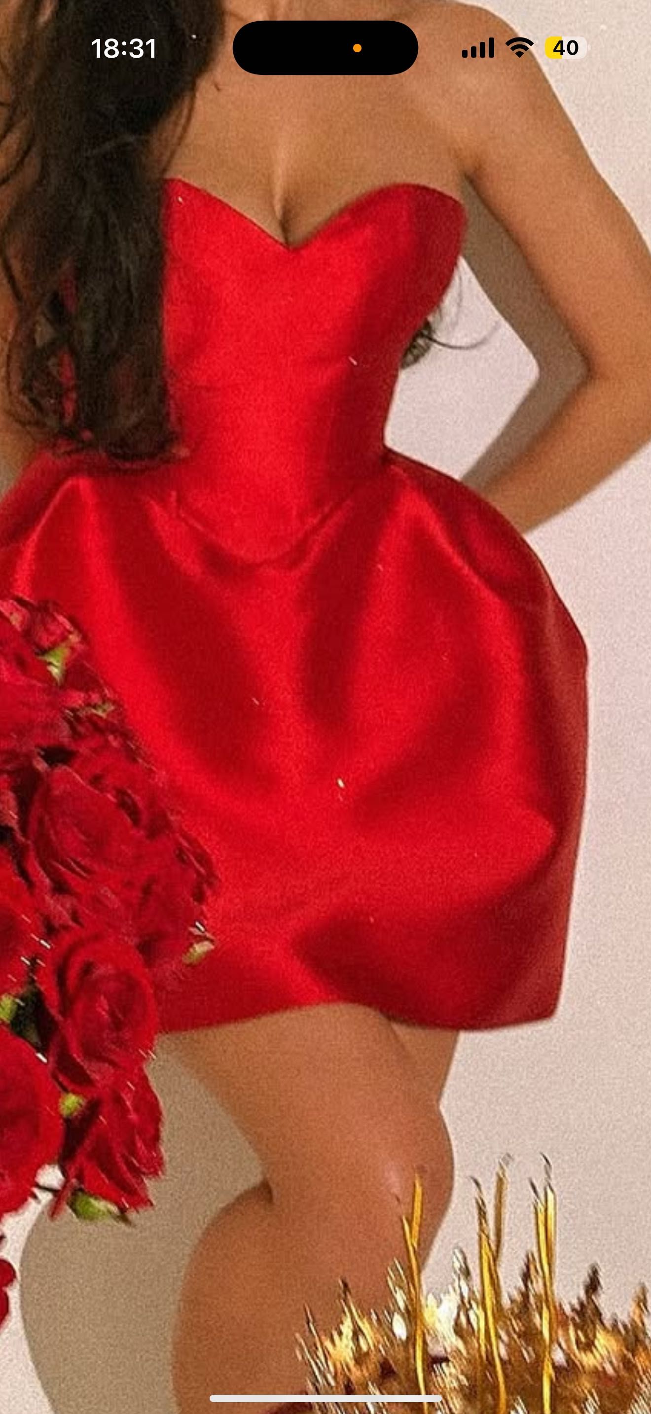 Vând rochie roșie WOW -Model 2025