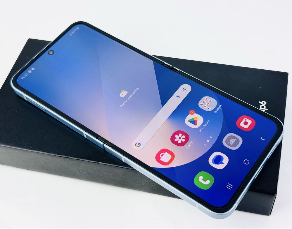 КАТО НОВ! Samsung Galaxy Z Flip 6 5G 256GB 12RAM Blue Гаранция!