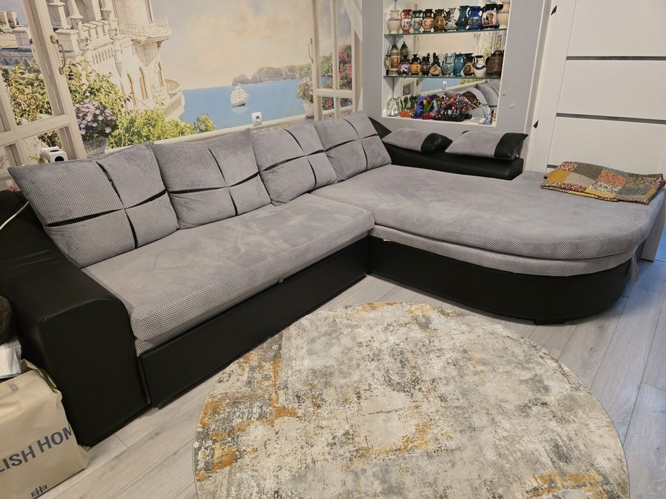 Холна гарнитура с място за спане