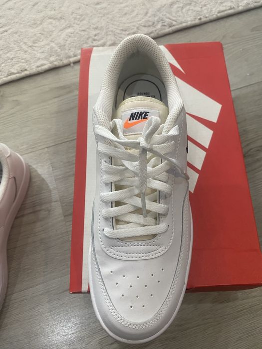 Нови дамски маратонки NiKE