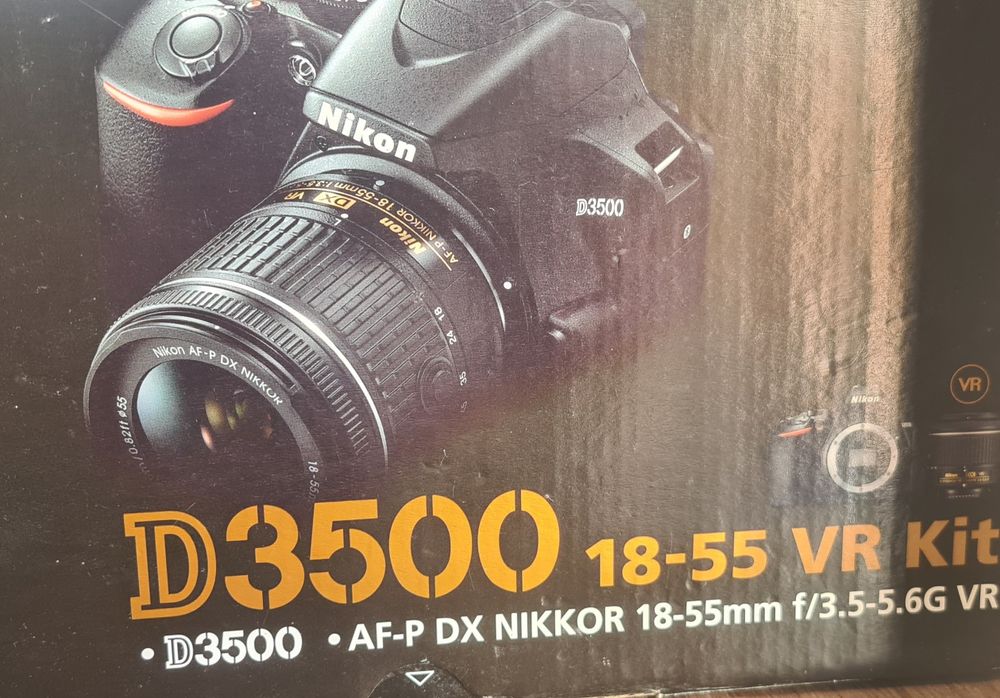 Nikon D3500 тяло и обектив 18-55мм