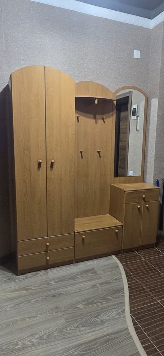 Прихожая с комодом