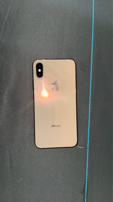 iPhone xs.  .gold
