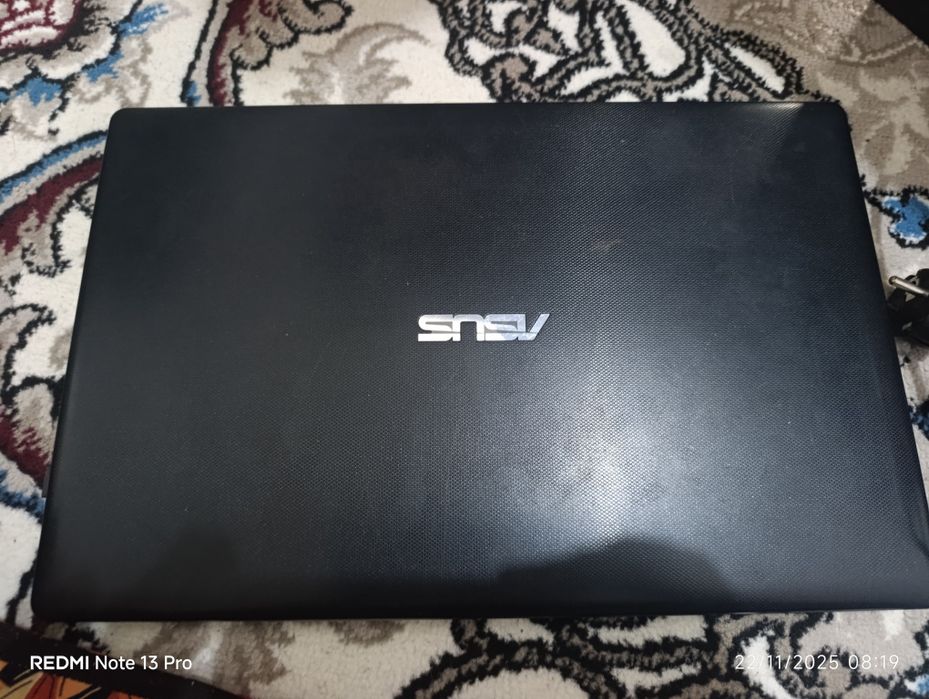 Notebook Asus sotiladi