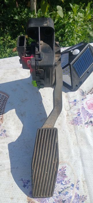 Pedala opel astra h 1,7 cdti