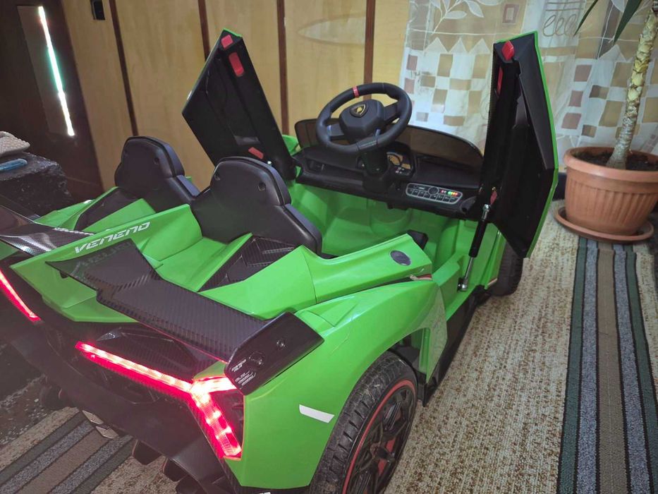 Детска кола с дистанционно управление.