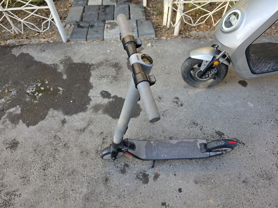 Продам б/у самокат ninebot es2
