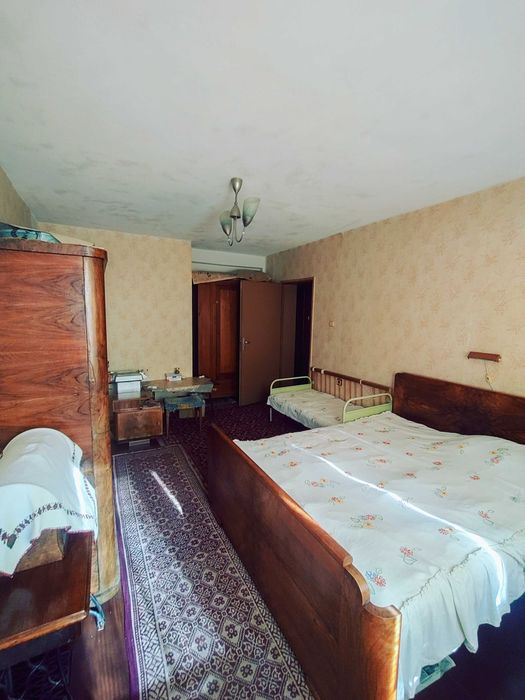 продавам етаж от къща