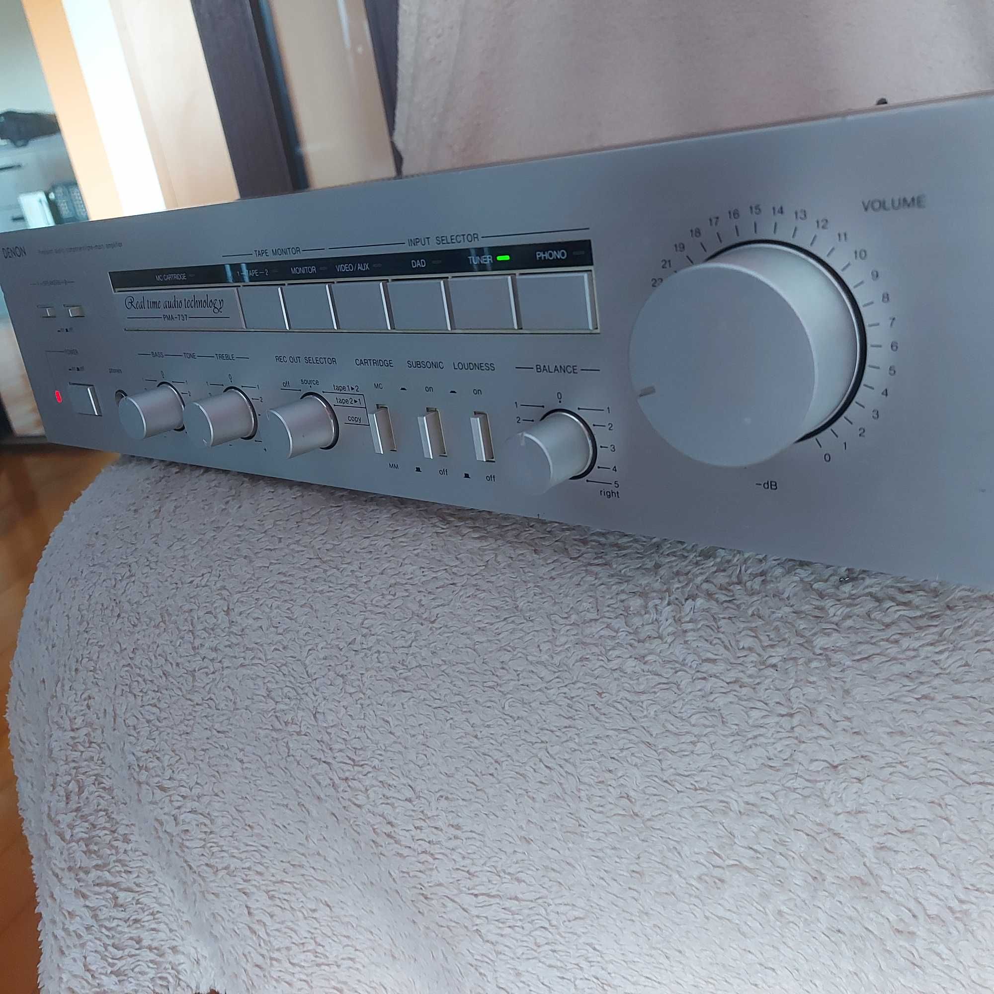 Denon PMA-737 Pre-Main Amplifier, rar in aceasta culoare