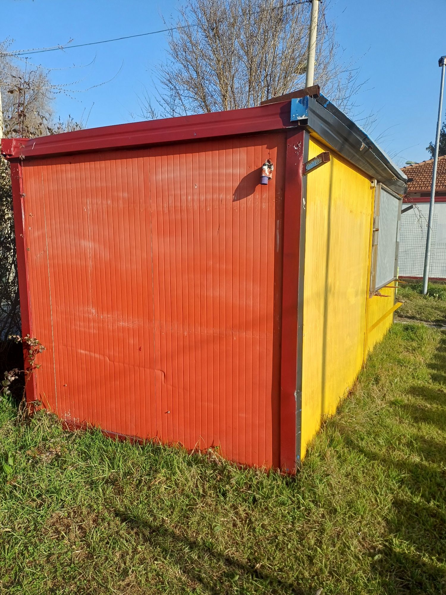 Vând doua baraci container