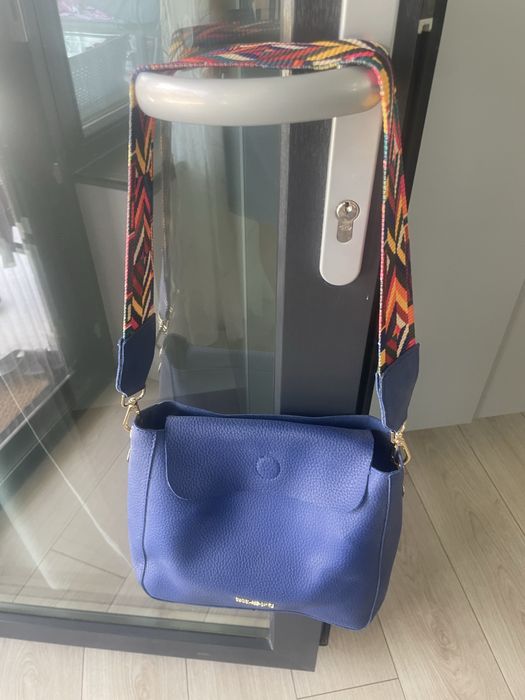 Geanta de umar albastra cu inchidere magnetica,nepurtata,arata f bine