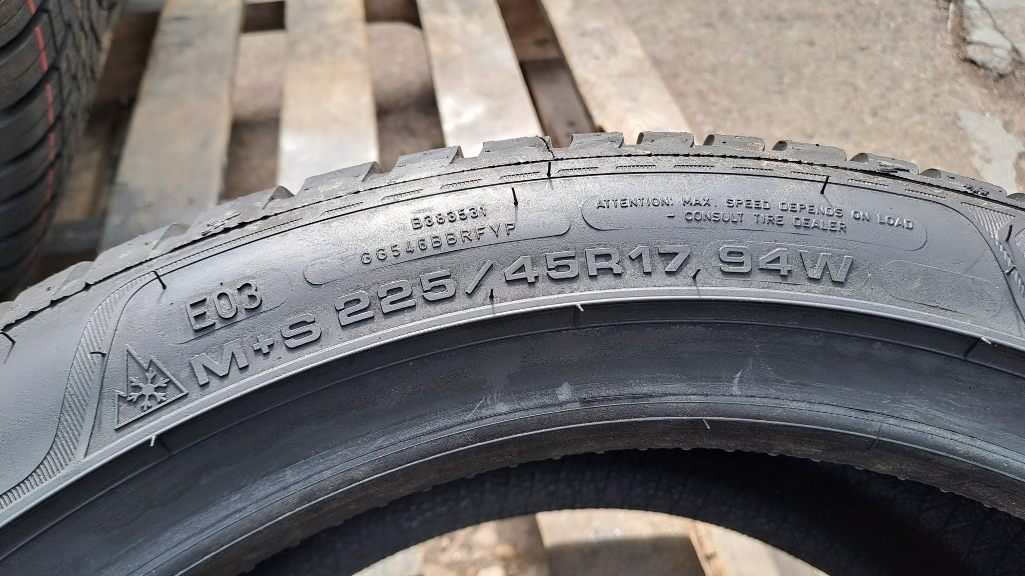 НАМАЛЕНИ Нови Всесезонни 225/45/17 Goodyear Vector 4Seasons