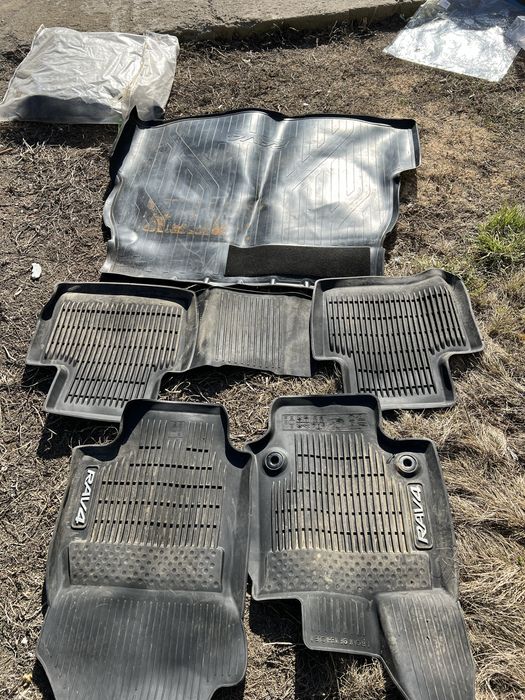 Полики для Тойоты Рав4