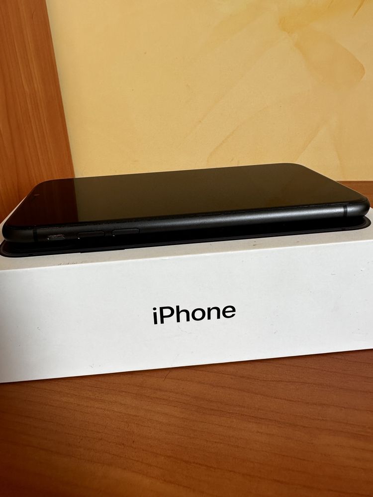 Apple iPhone 11, 64 GB, черен