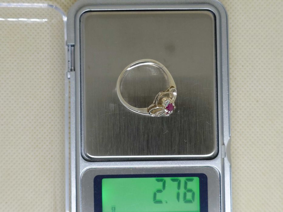 Inel din argint cu rubin natural și gosenite