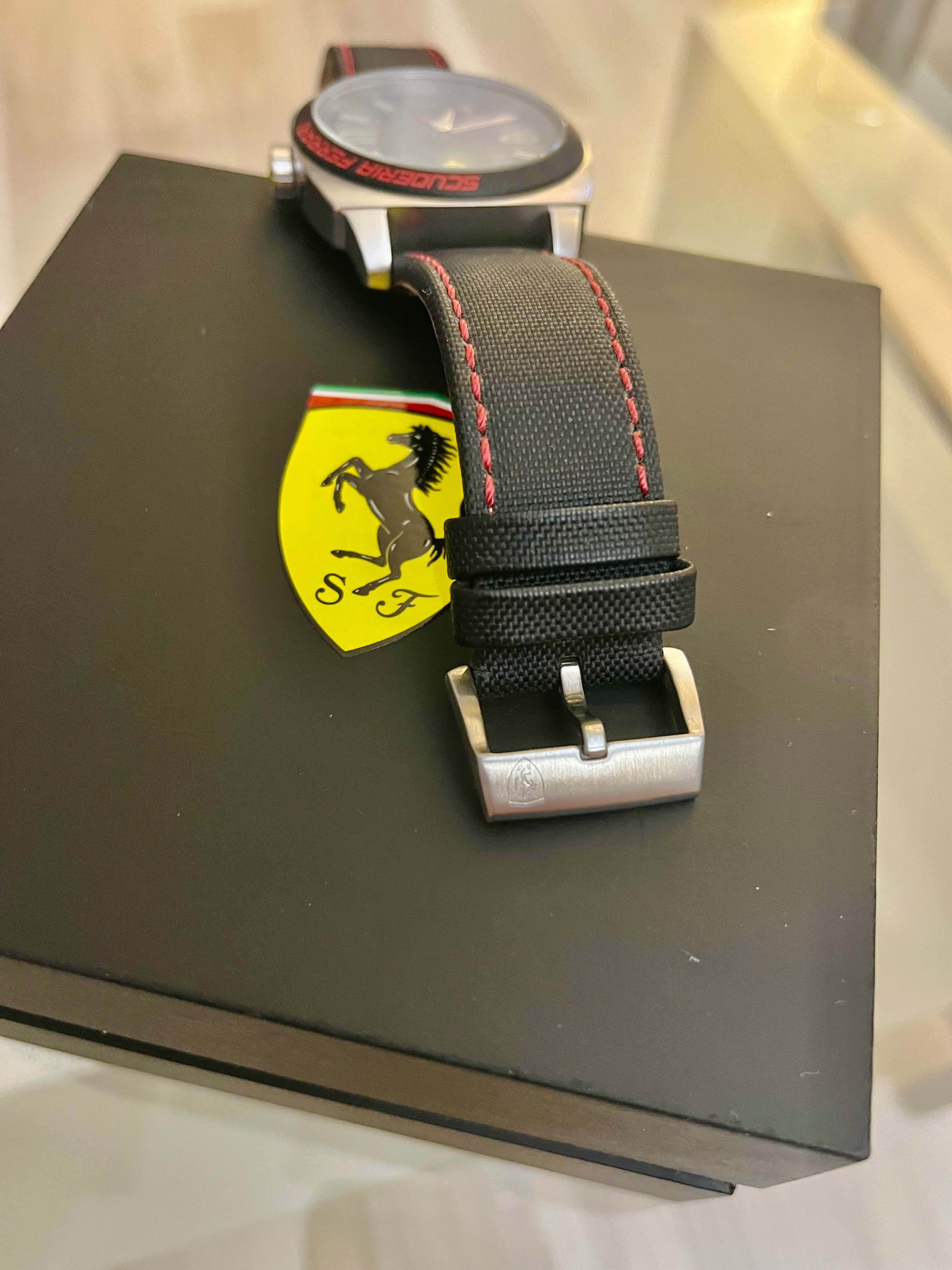 Часовник Scuderia Ferarri
