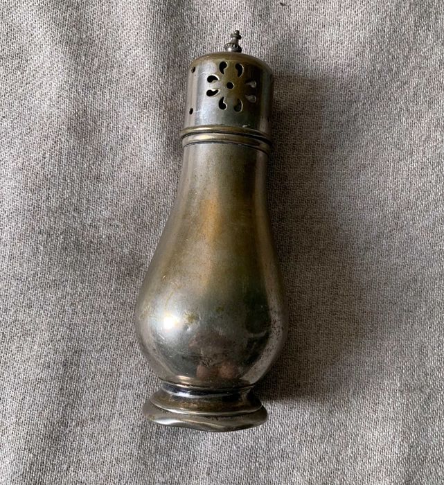 Solnita vintage argintata tip sugar caster muffiner pentru zahar pudra