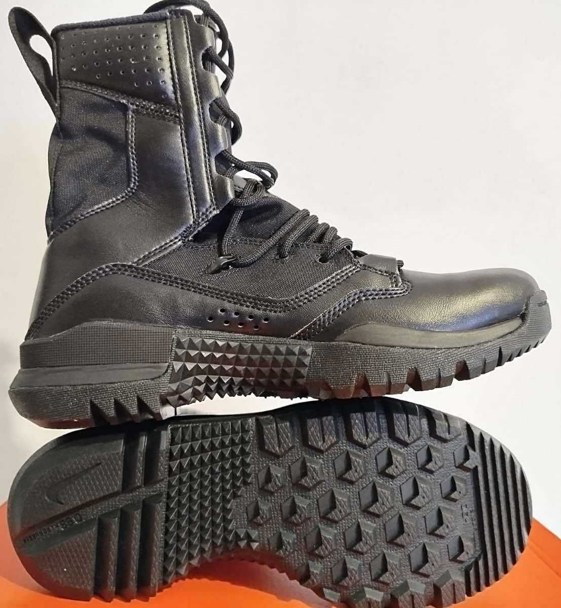 Nike Special Field Boot 2 8 Inch
Black marimea 39 bocanci