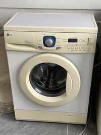 Продам стиральную машинку за 18000