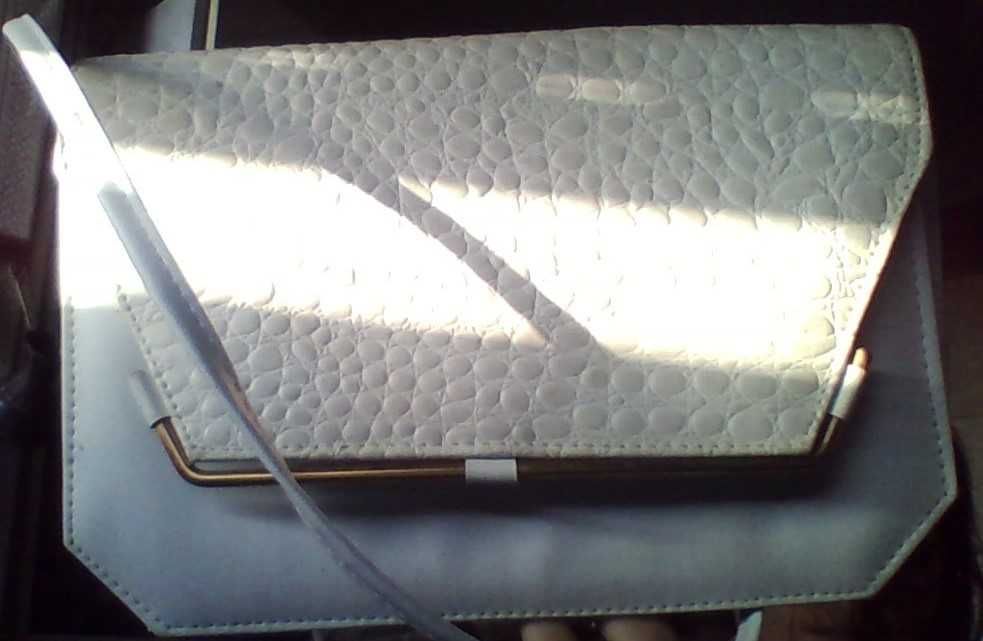 Дамска  чанта  ,естествена кожа ,цвят бял и черен