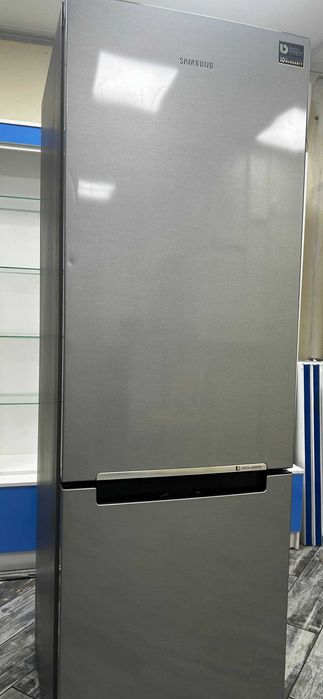 Холодильник Samsung