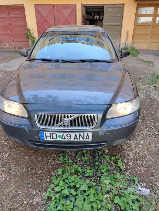 Vînd Volvo V70 2005