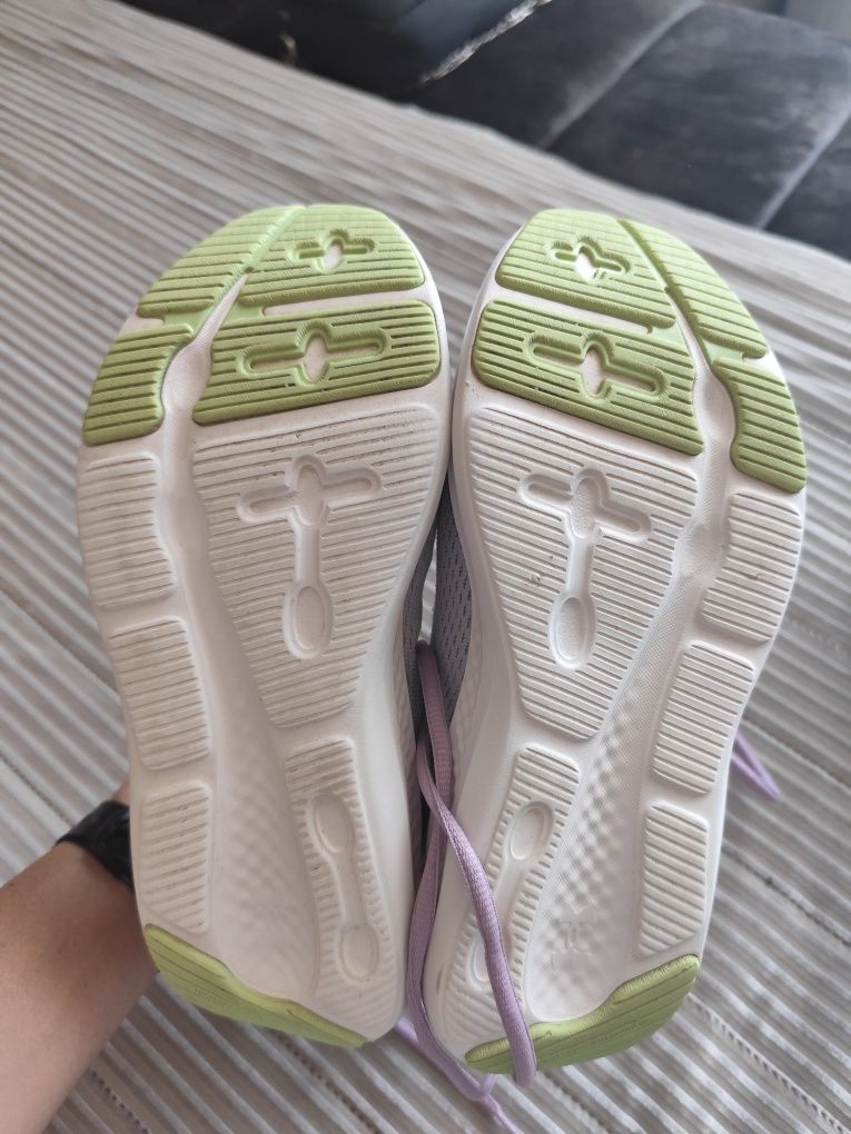 Маратонки за момиче Under armour