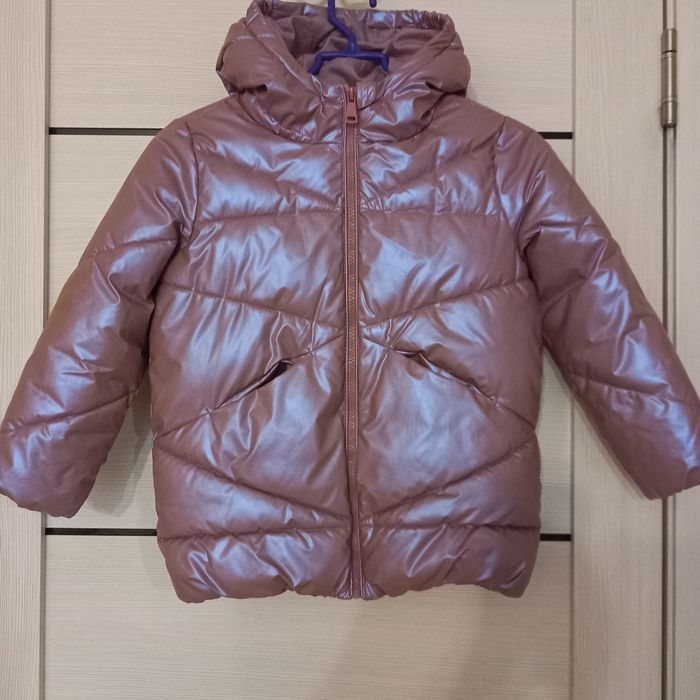 Куртка зимняя для девочки. В отличном состоянии.