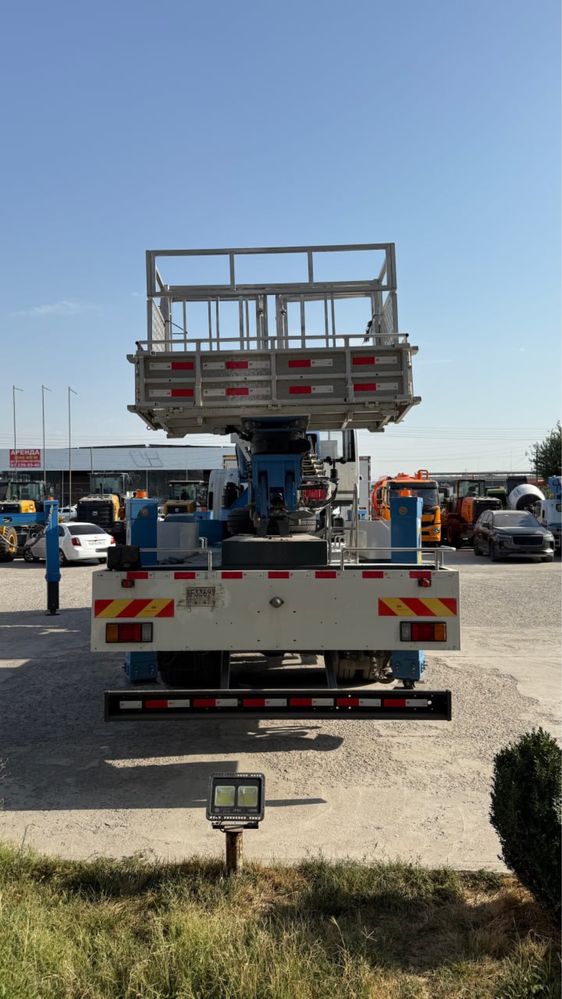 Avtovishka 45 metr Isuzu, Howo