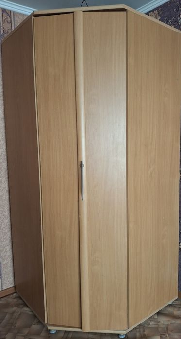 Продается угловая шкаф