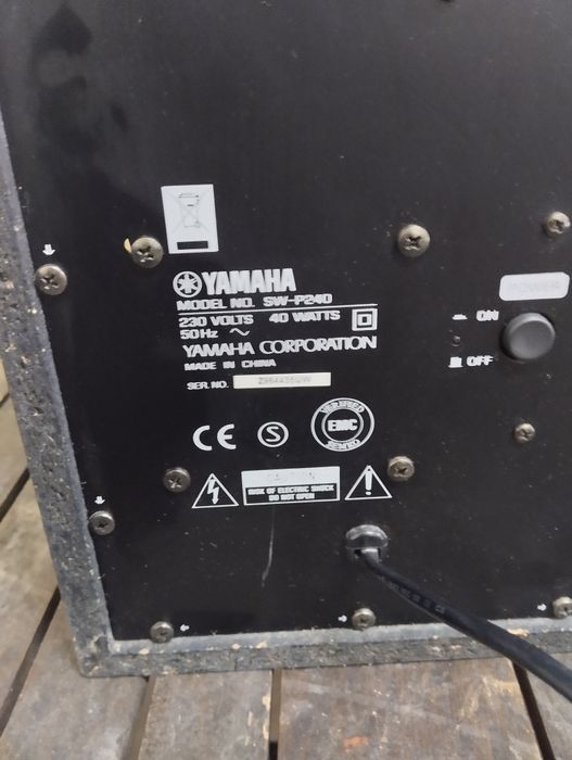 Yamaha субуфер +среда и две колони