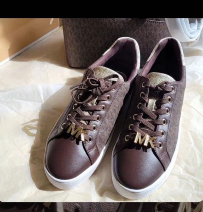 Женская обувь, кроссовки