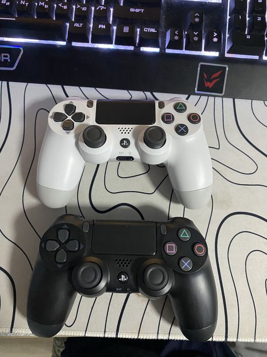 продам 2 джойстика DUALSHOCK 4