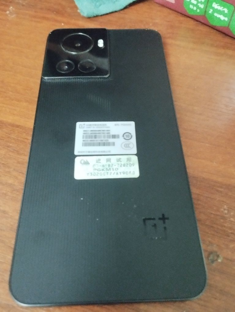 Продам ONE PLUS 10r почти новый