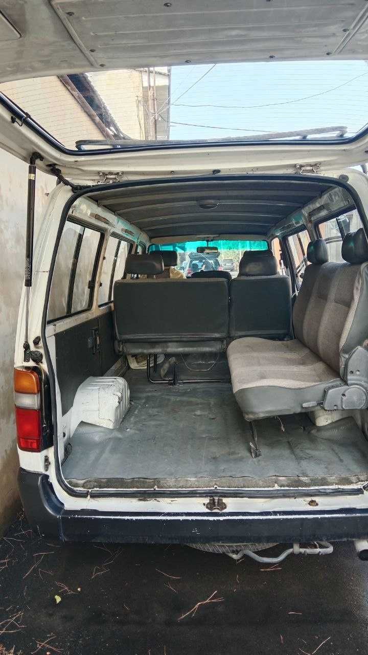 Продается Toyota Hiace.