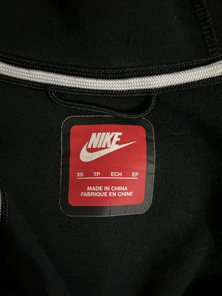 Горнище на Nike Tech Fleece 2024