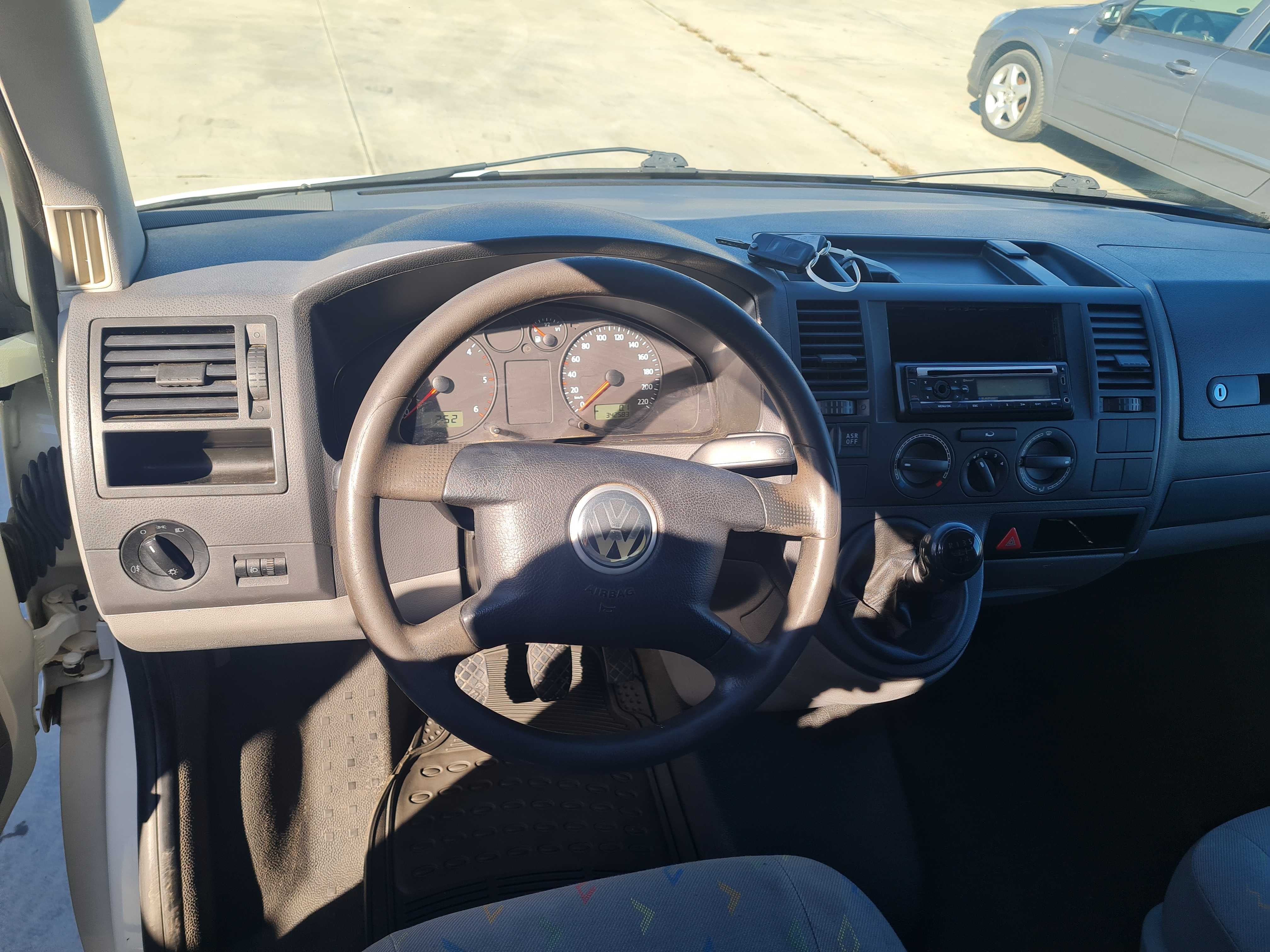 VW T 5   1.9 TDI   an 2007  cash sau rate