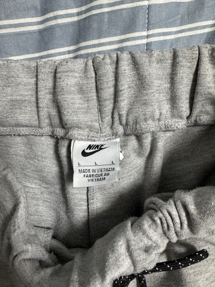 Анцунг Nike teech Л номер