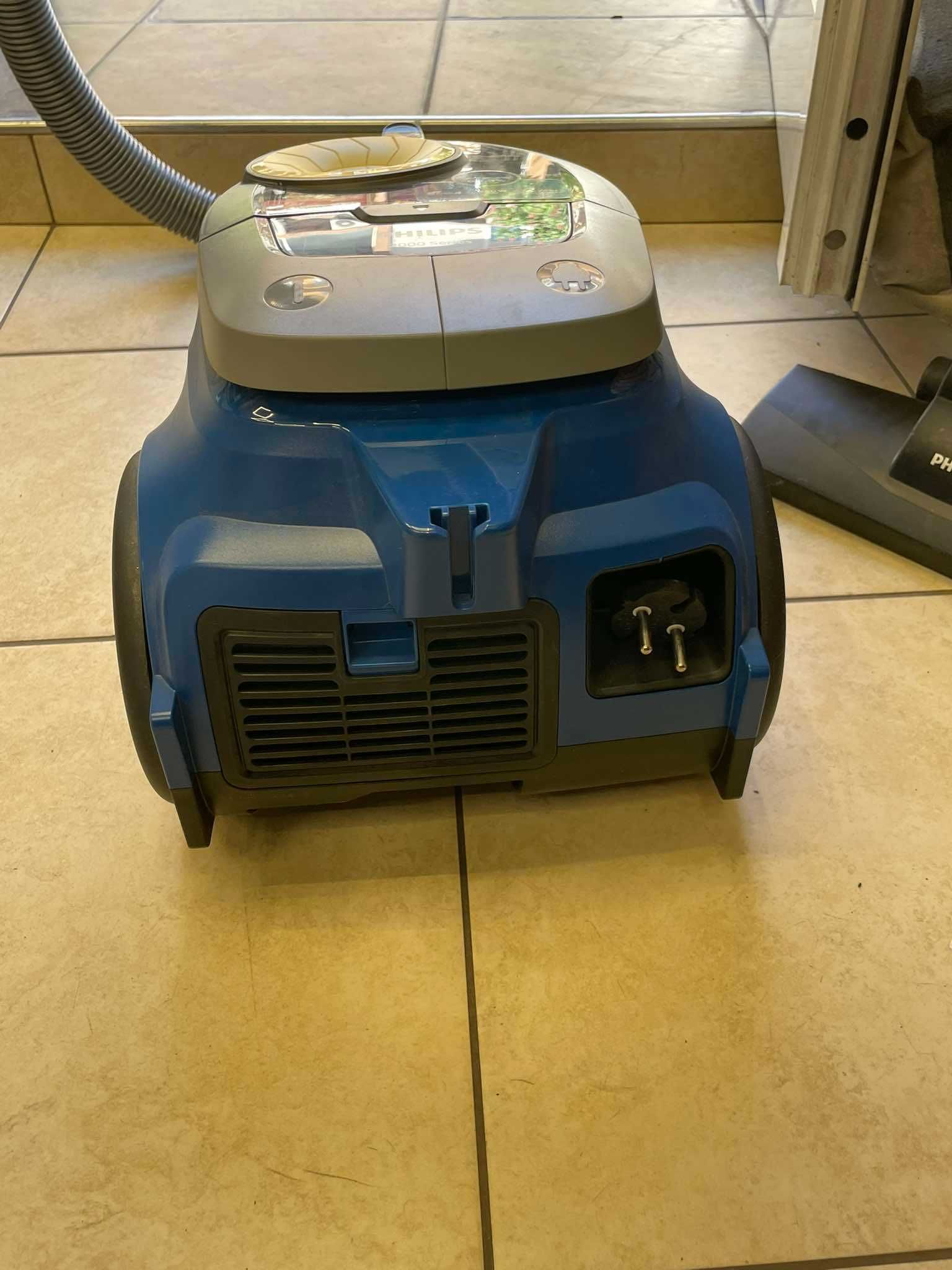 Прахосмукачка Philips 2000 series