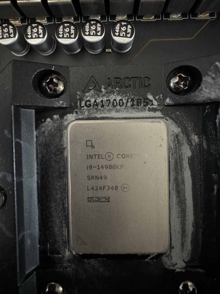 Продам комплект i9 14900Kf + msi mag z790 tomahawk MAX wifi ddr5
