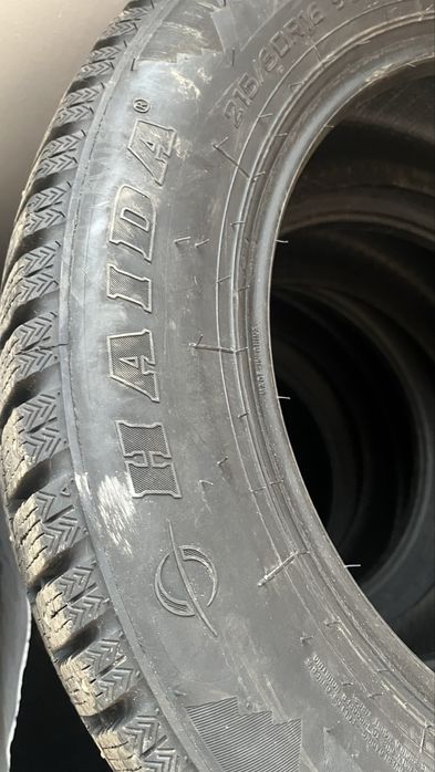 Продам комплект(4штуки) зимних шипованных шин 215/60/16 Haida