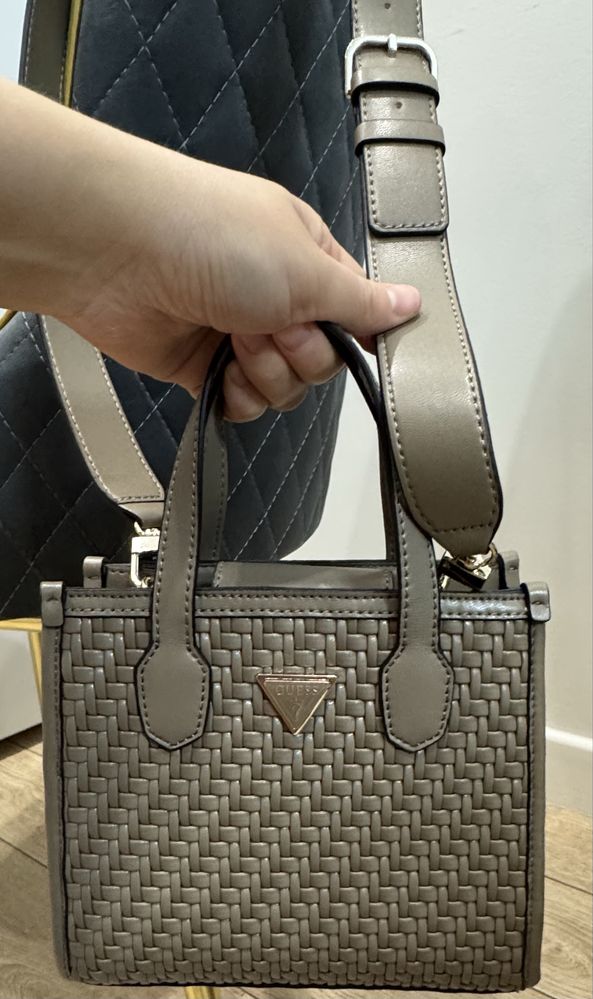 Продается сумка Guess