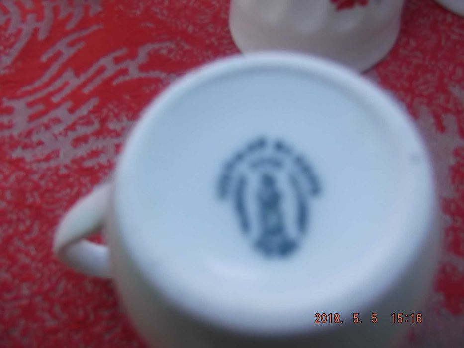 Set ceșcuțe și farfurioare