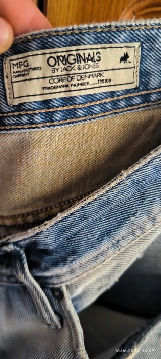 Vând pantaloni scurți bărbat