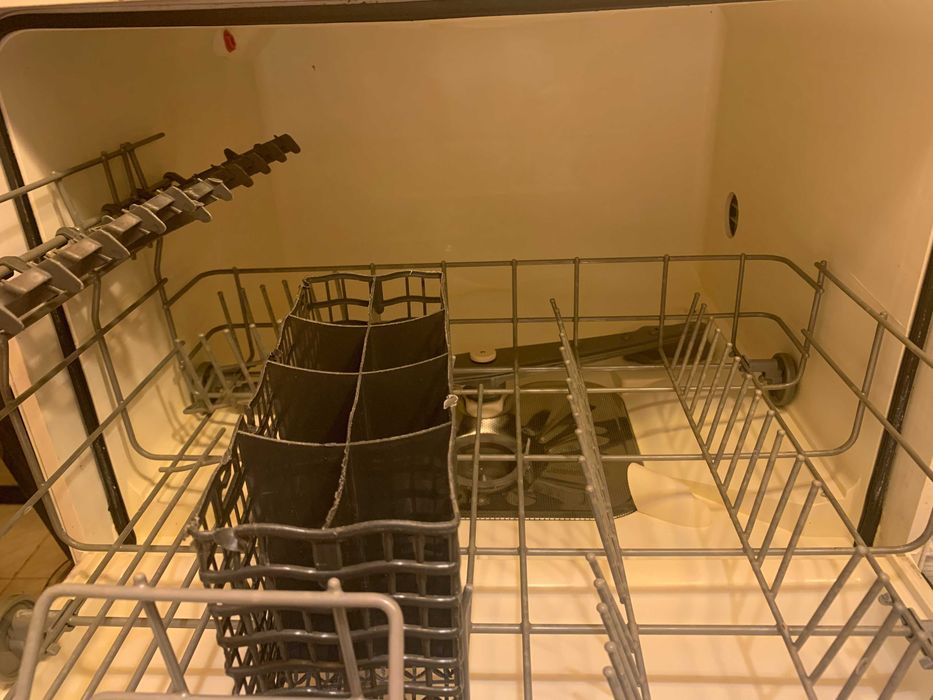 Masina spalat vase compacta ELECTROLUX ESF2440 2300OS defect?/pt piese